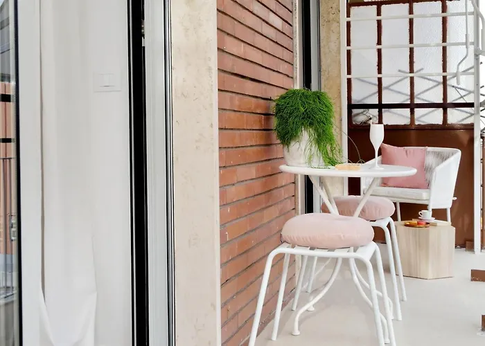 Ych-glamour Flat * روما